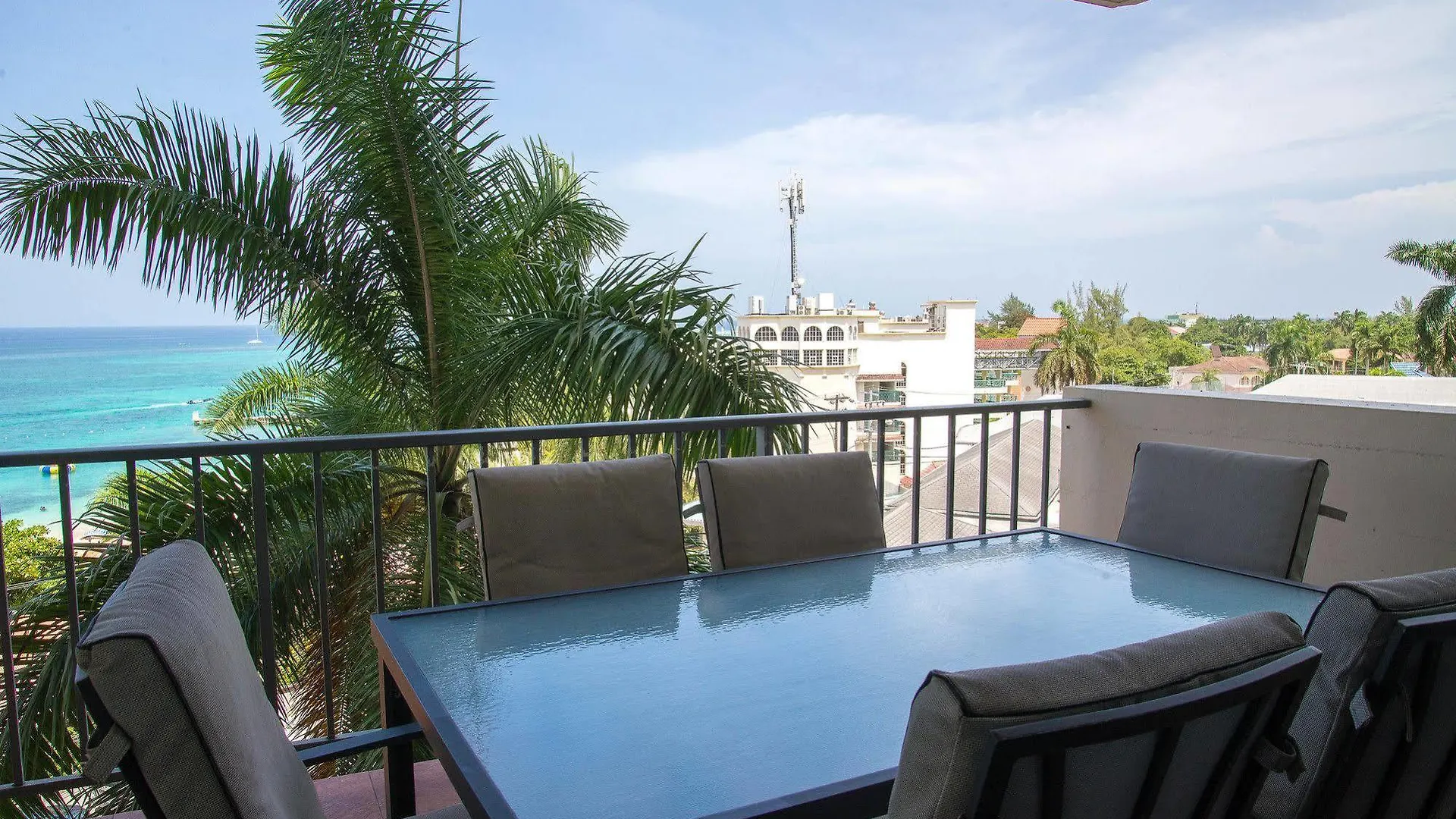 Sky Lounge Beach Studio 0*, Montego Bay