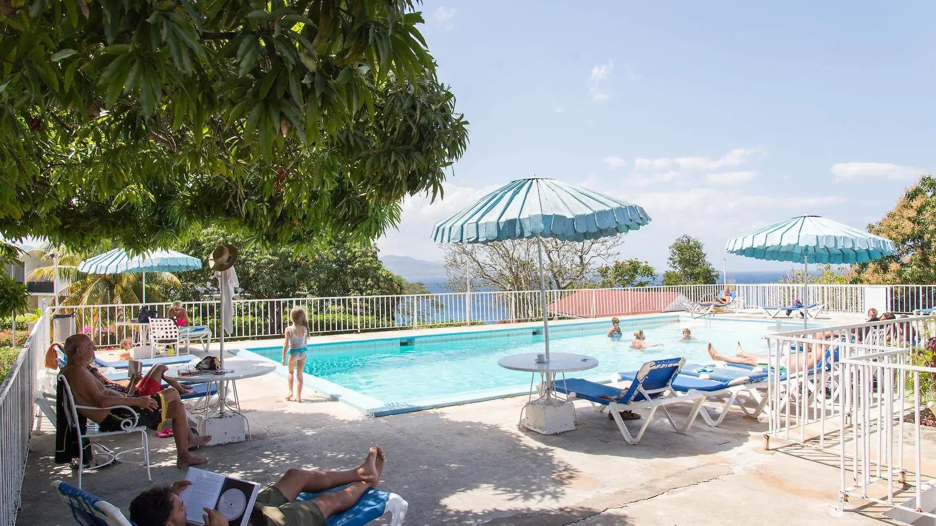 Sky Lounge Beach Studio Apartment
